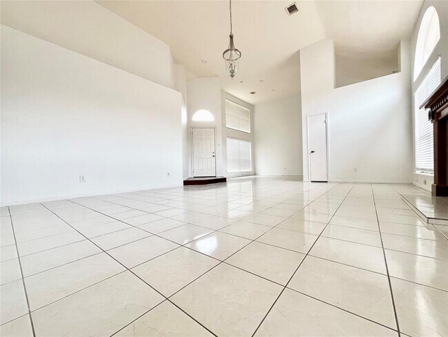 Building Photo - 10119 Reedwood Ln
