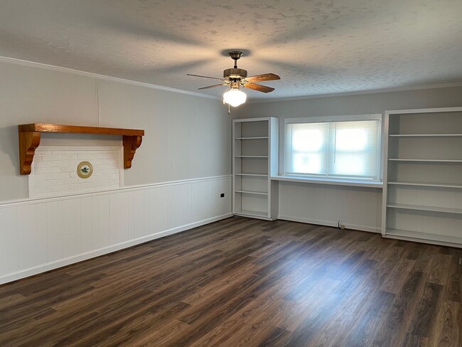 Building Photo - 2 BED, 1 BATH HOME LOCATED IN DENTON!