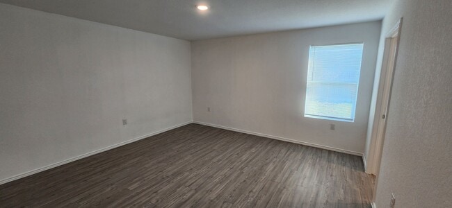 Building Photo - Thea Meadows-4-bedroom, 2 baths