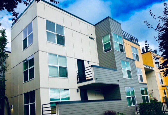 Interior Photo - Francis Ave Apartments