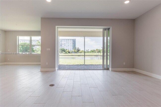 Building Photo - 3701 Greenway Dr