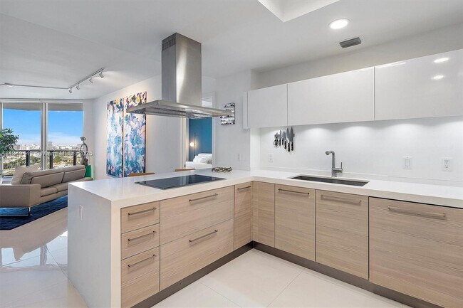 Building Photo - 17301 Biscayne Blvd