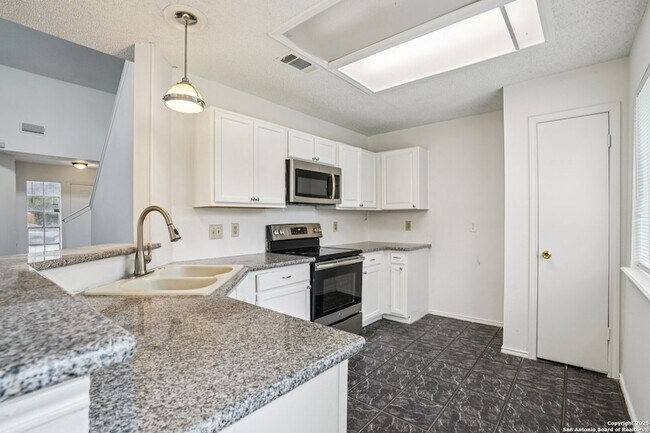 Building Photo - 6222 Candleview Ct