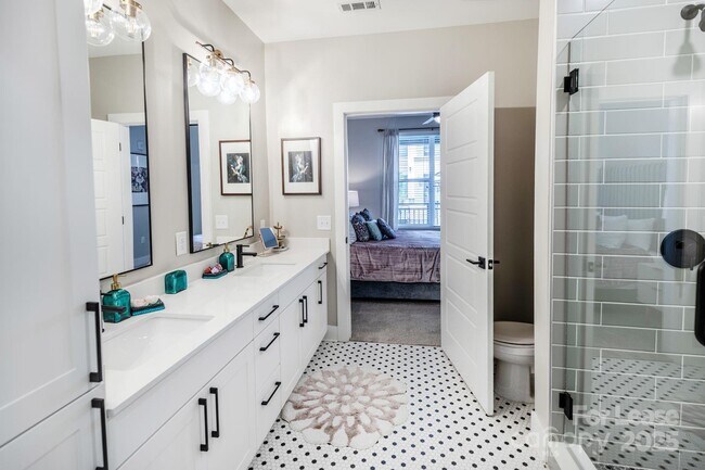 Building Photo - 101 W Morehead St