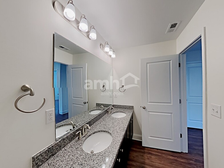 Building Photo - 1114 Amberly Wy