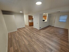 Building Photo - 1580fe