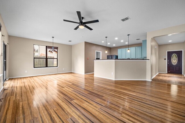 Building Photo - 1427 Sun Garden