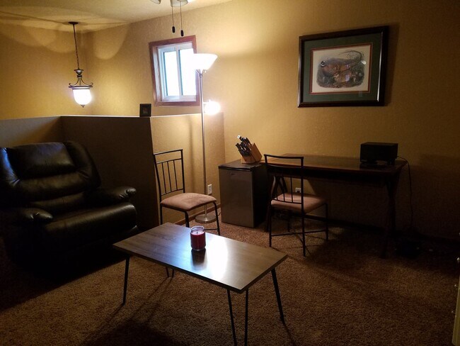 Upstairs living area - 6700 Kingswood Rd