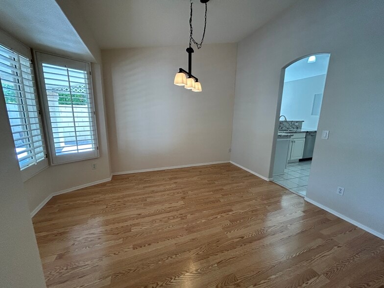 Building Photo - 7709 W Wahalla Ln