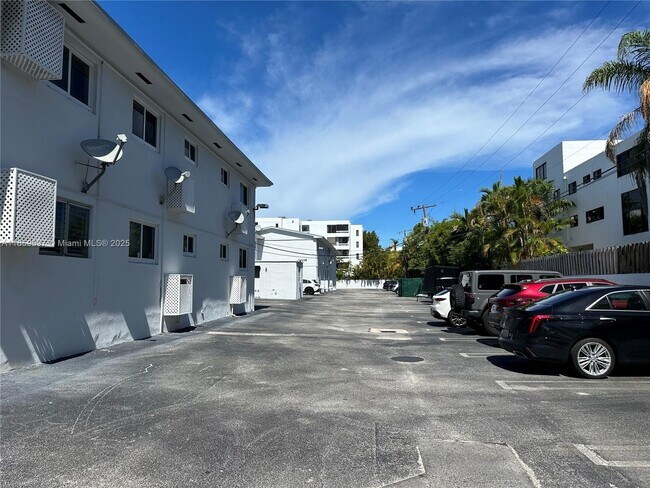 Building Photo - 100 Sunrise Dr