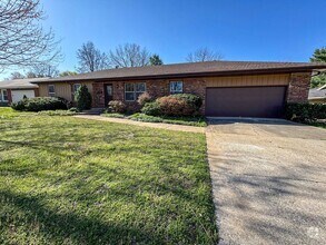 Building Photo - 4 Bed 3 Bath 2 Car Garage-1/2 off 1st Mont...