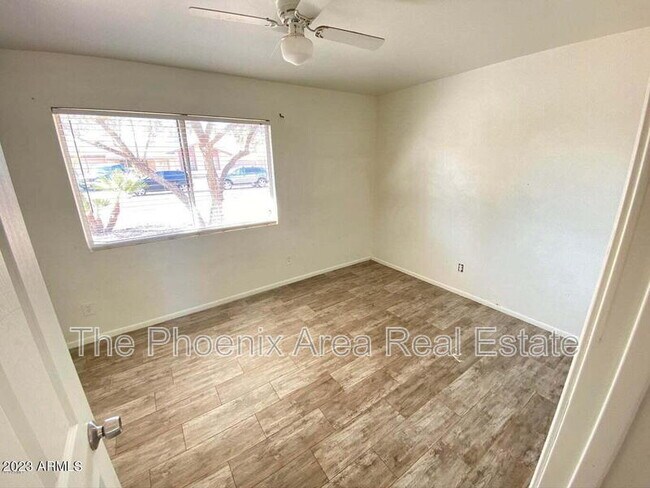 Building Photo - 303 W Mesquite St