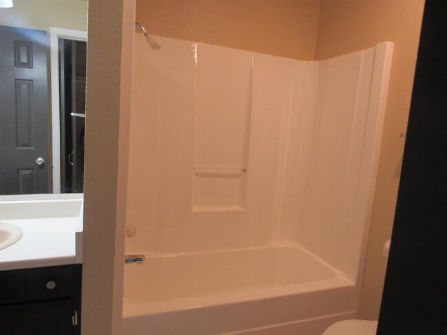 Building Photo - 104 Belaire Dr