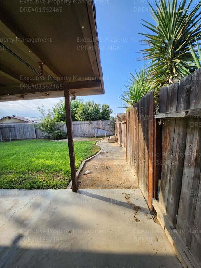 Building Photo - 3 bedroom/ 2 bath house near Pacheco Rd/ A...
