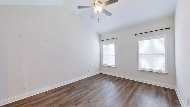 Building Photo - Well Kept Columbia County Rental