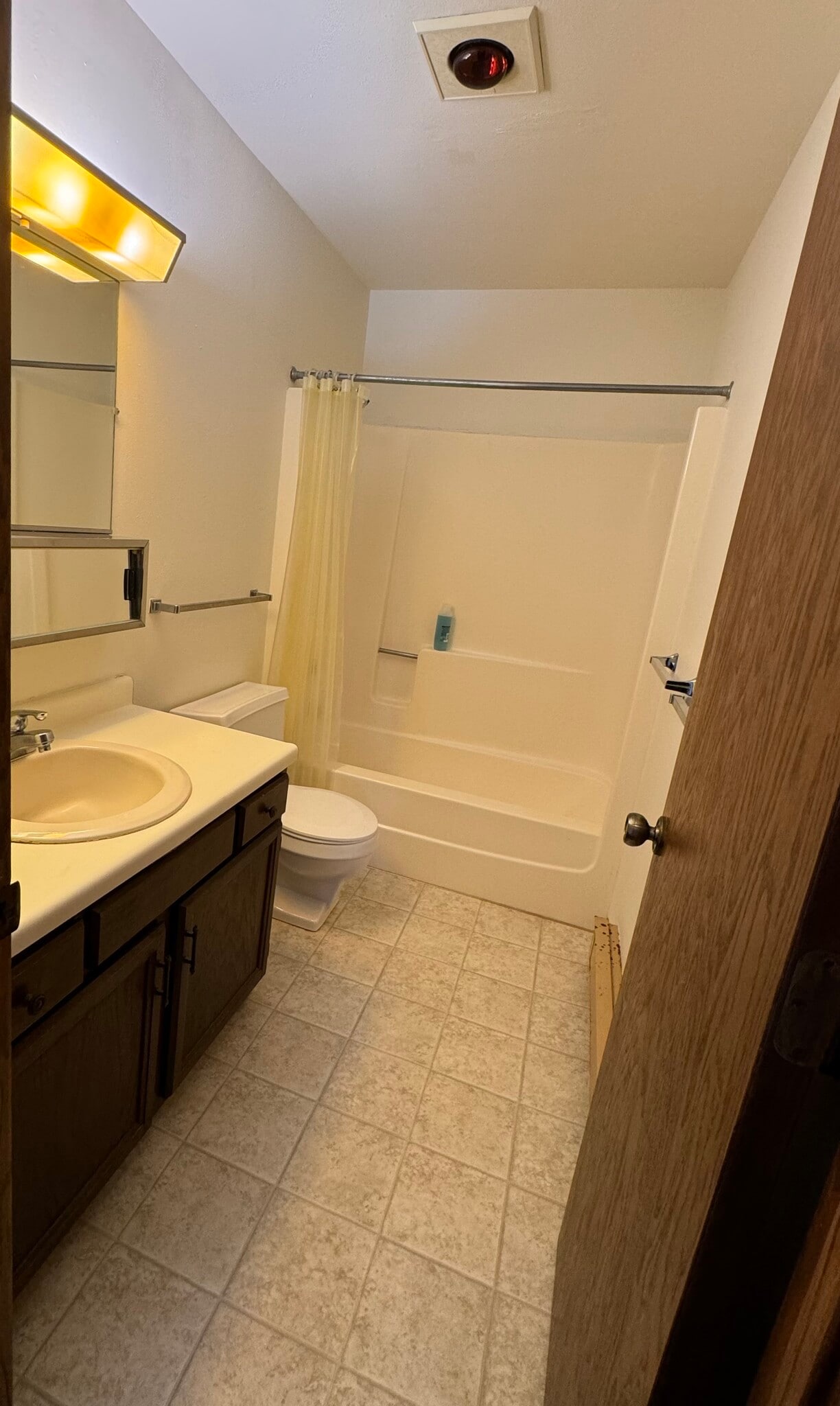 Bathroom- will be remodeled! - 513 Kerry Dr