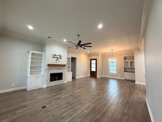 Building Photo - Gated Community Close to Barksdale Air Force Base...