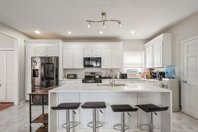 Building Photo - 2614 W Morse Ave