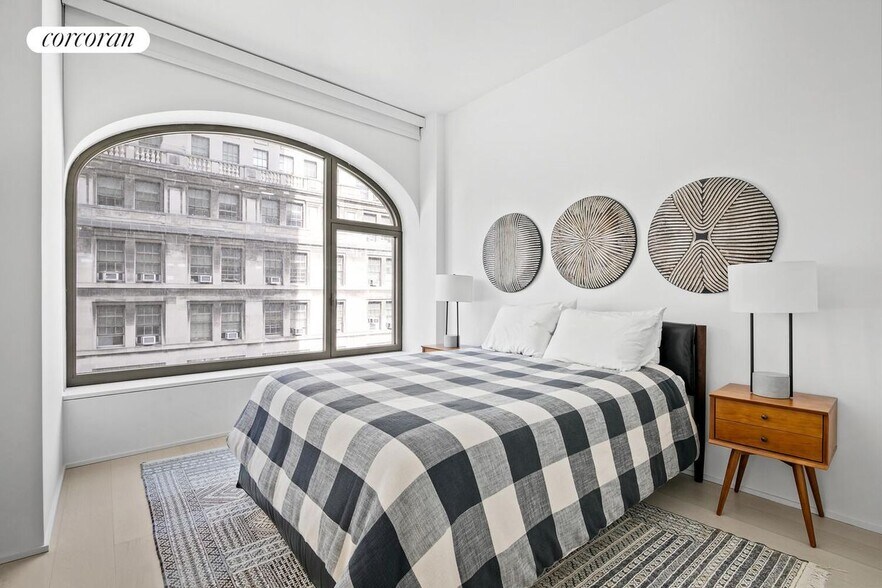 Building Photo - 130 William St