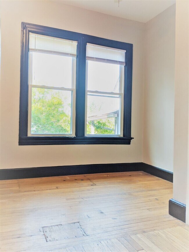 Building Photo - KK - 3205/07 N Bartlett