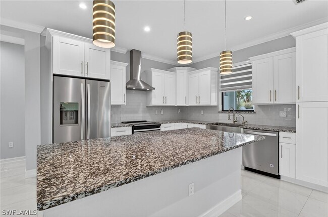 Building Photo - 2326 6th Ave SE