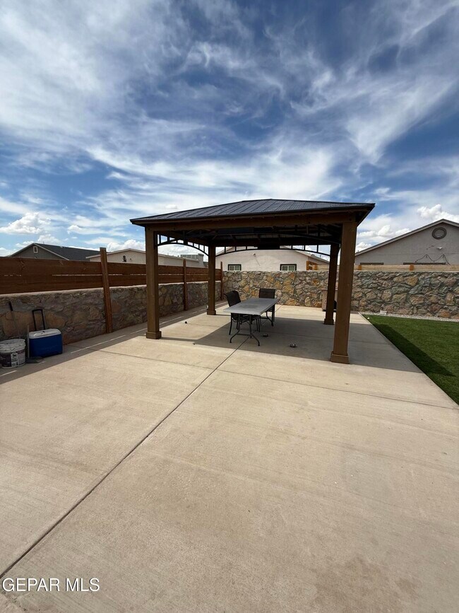 Building Photo - 14609 Carlo Alvarado Dr