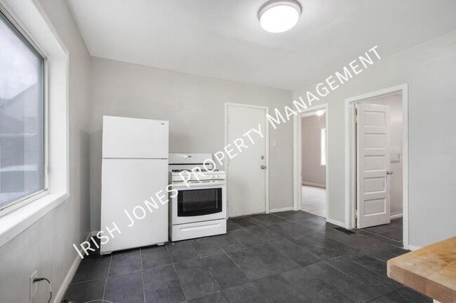 Building Photo - 98 Edson St