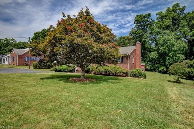 Building Photo - 2012 Richardson Dr