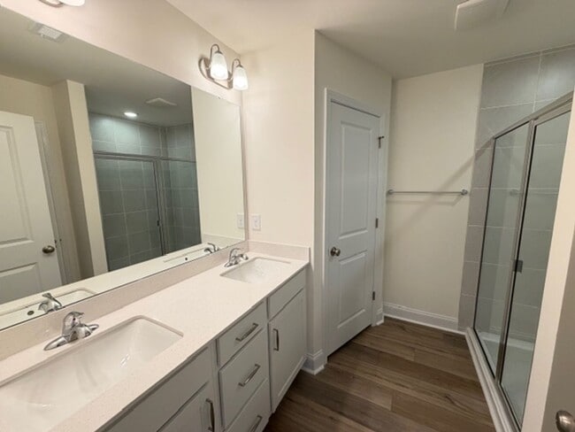 Building Photo - Mebane / Townhouse