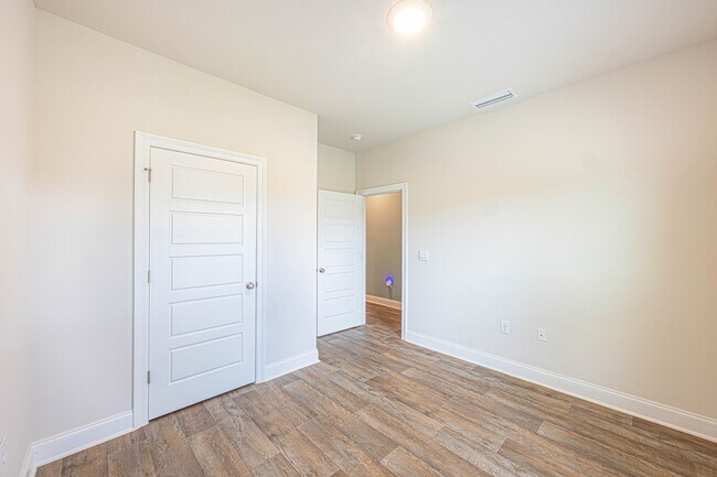 Building Photo - 32667 Revere Dr
