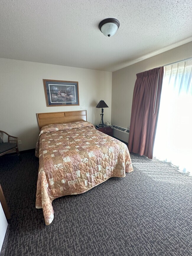 Building Photo - 809 E Cedar St