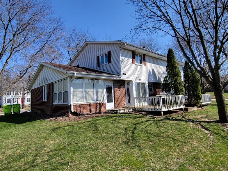 Building Photo - 1049 S Imperial Dr
