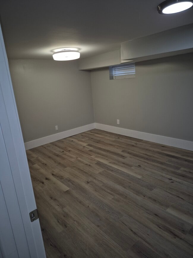 Building Photo - 509 Swan St