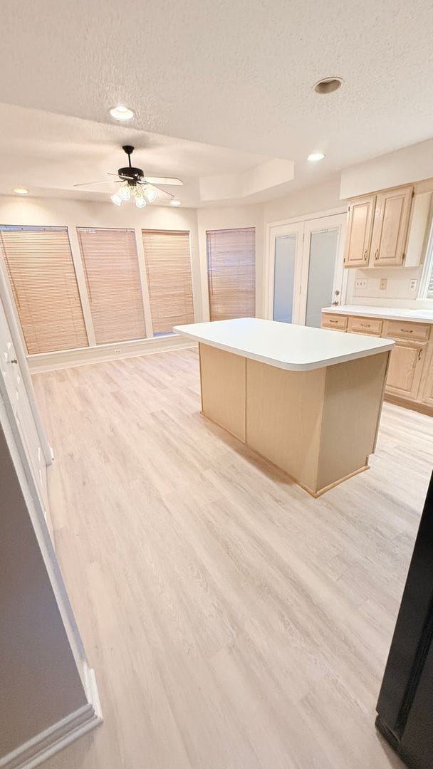 Building Photo - 3 Bedroom/2.5 Bath with den/bonus room and 2 Car Garage