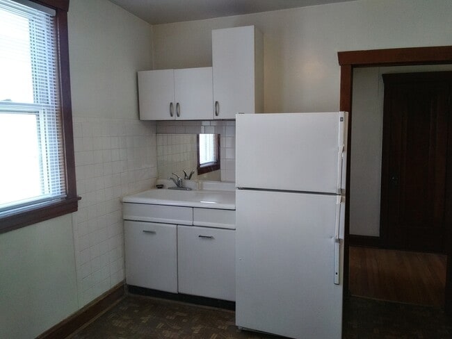 Building Photo - 3044 N Lockwood Ave