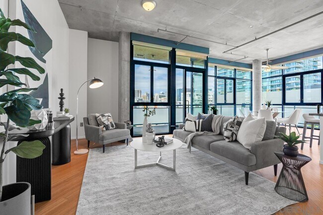Building Photo - 527 Tenth Ave