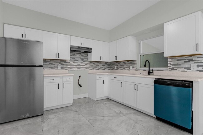 Building Photo - Fantastic 3 Bed / 2 bath Home - Section Eight Accepted