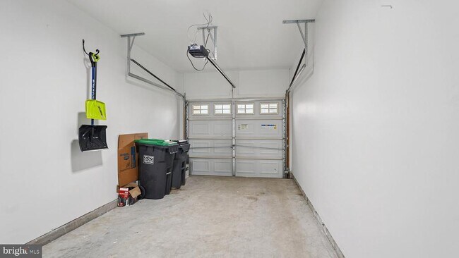 Building Photo - 160 Burley St