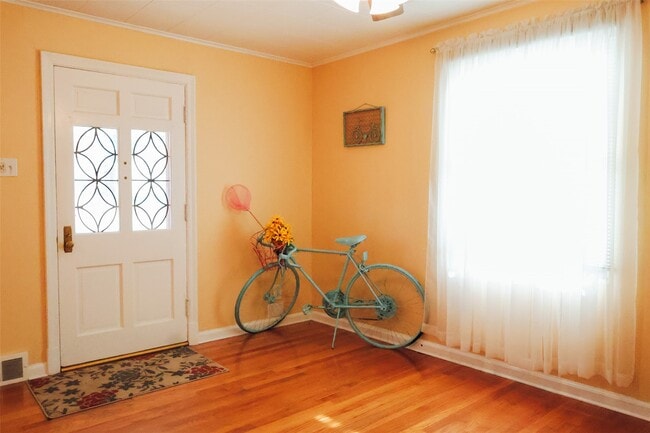 Building Photo - 2627 Louis Ave