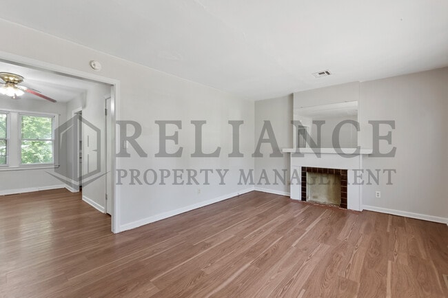 Building Photo - 709 S Pinecrest St