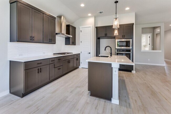 Building Photo - 1410 Sawmill Xing