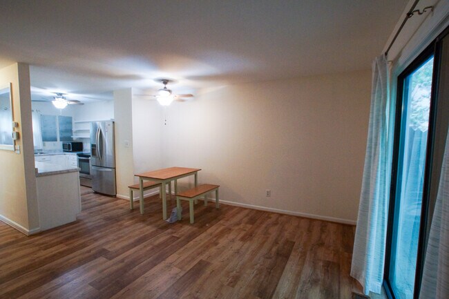 Building Photo - 102 Weatherstone Dr
