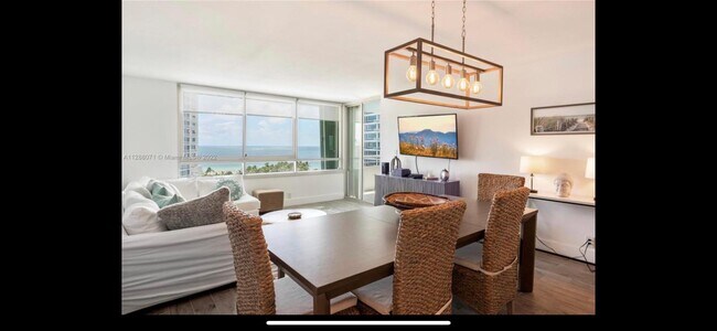 Building Photo - 400 S Pointe Dr