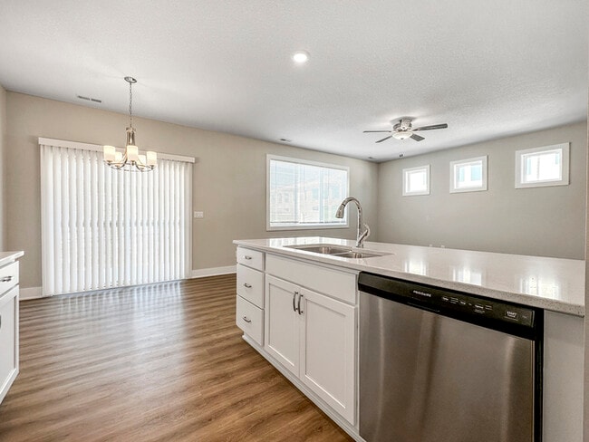 Building Photo - 1404 Primrose Ln