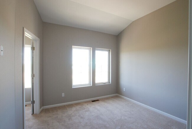 Building Photo - 3163 Sullivan Lp