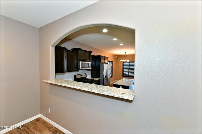 Building Photo - 3741 Loma Adriana