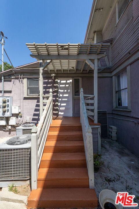 Building Photo - 1705 W 14th St