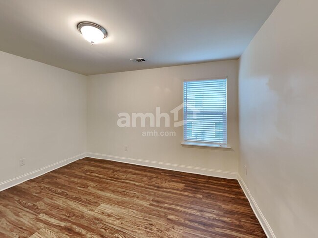Building Photo - 3782 Lk Blf Lp