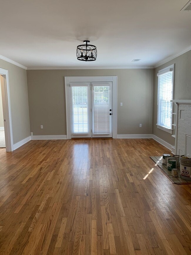 Building Photo - Downtown Jonesboro! 3 Bed 2 Bath