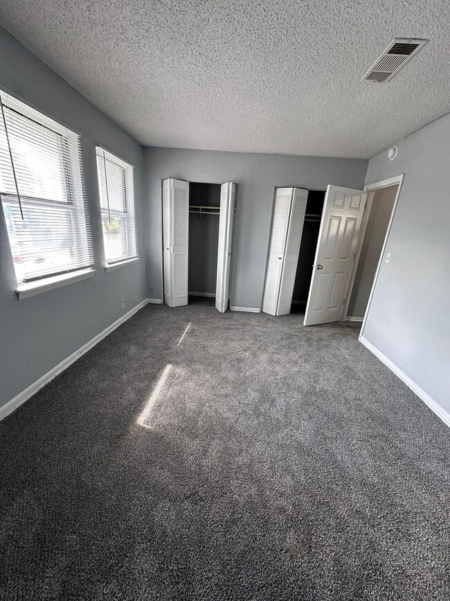 Building Photo - 270 Tampa Dr